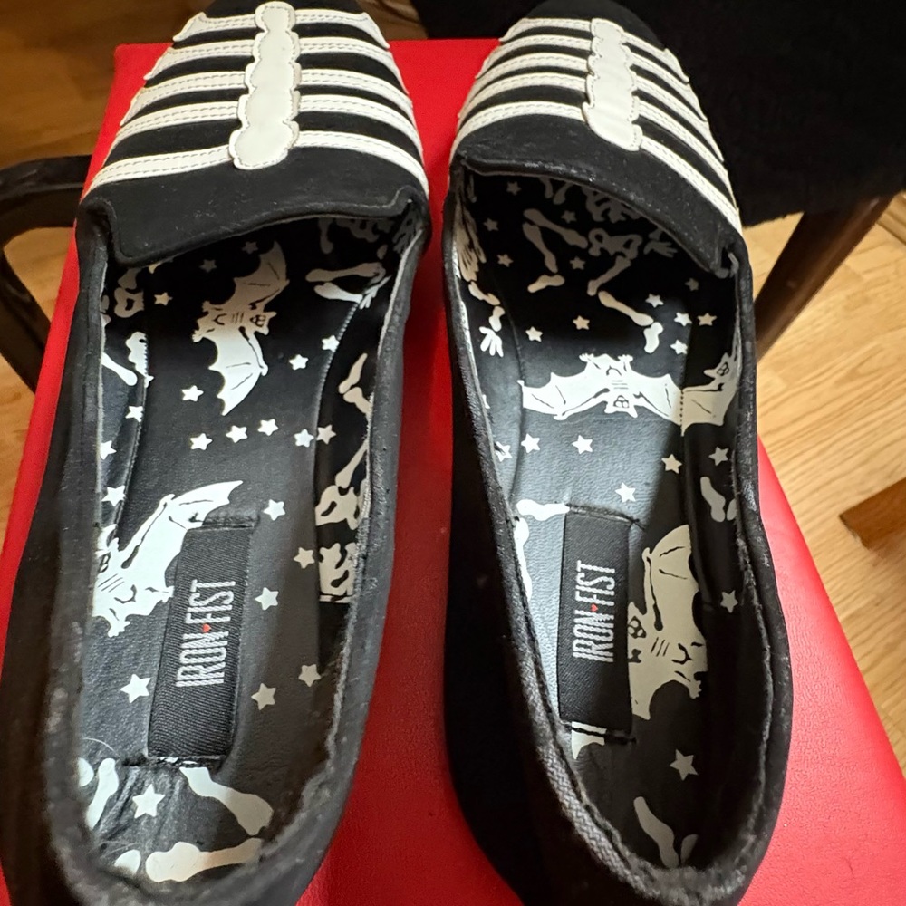 Iron Fist Black and White Bone Flats - Picture 3 of 7